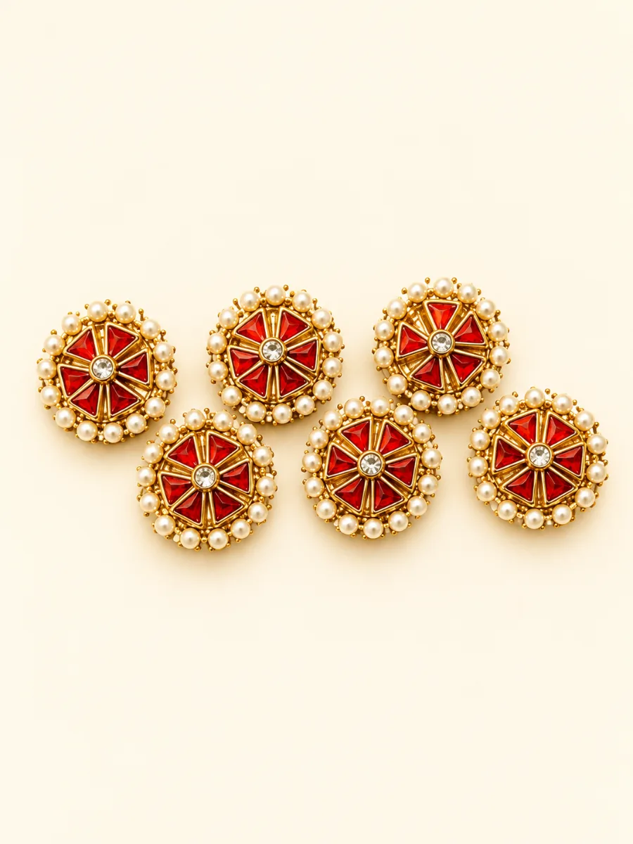 Red & Pearl Floral Gold Hair Pin — Handmade floral hair pin featuring red stone accents, pearl detailing, a central crystal, and a natural gold-tone pin.